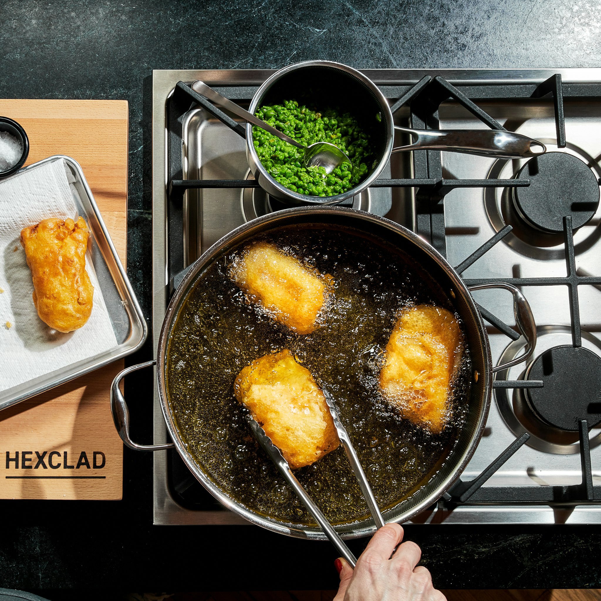 Hybrid Deep Sauté Pan/Chicken Fryer with Lid, 6.6 Litre | HexClad 公式