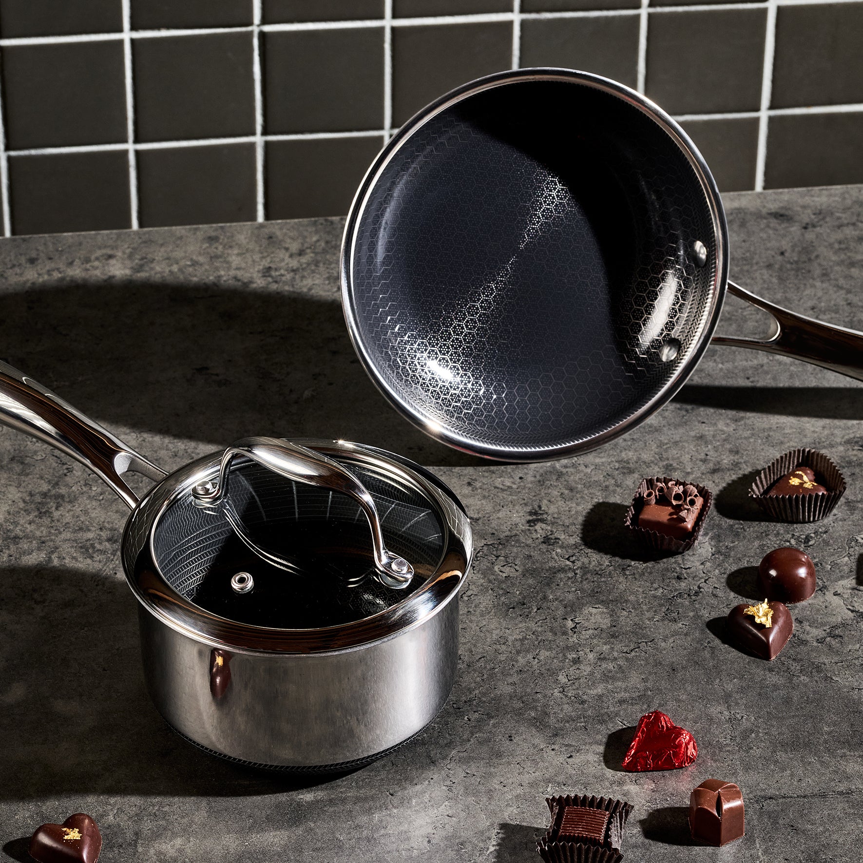 HexClad 18cm ヘックスクラッド ハイブリッド フライパン 18 cm HexClad Hybrid Pan with Lid | HexClad 公式